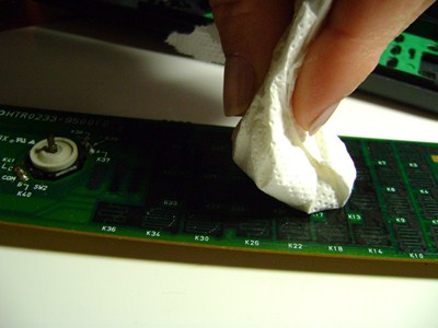 cleaning_pcb_remote_control_1.JPG